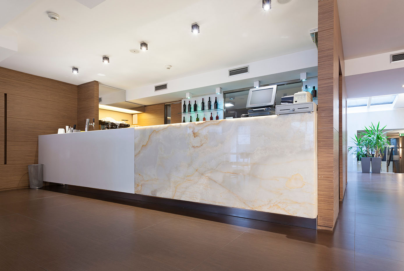 Onyx installed on a front desk in a lobby setting.