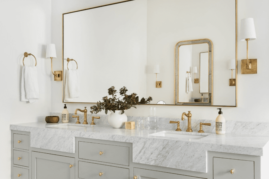 Bathroom vanity featuring a marble countertop, highlighting natural stone vs quartz differences.