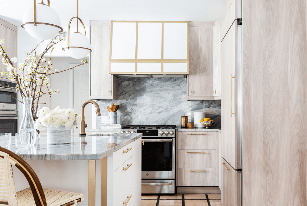 A beautiful modern kitchen with elegant quartzite countertops.