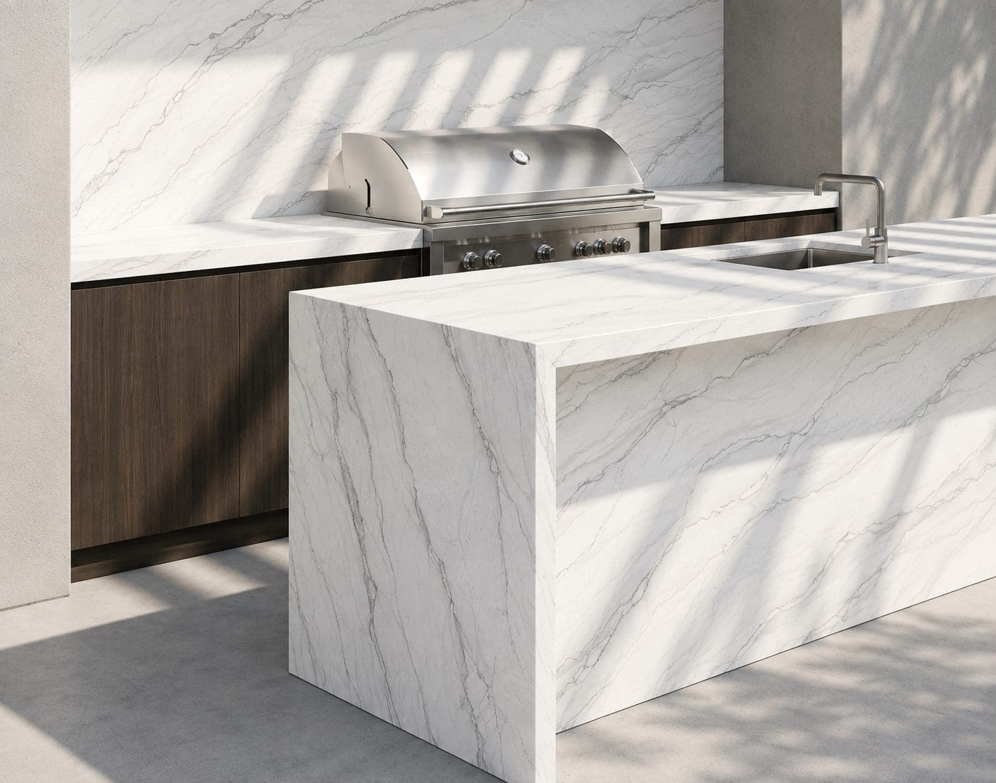 Outdoor kitchen with quartzite slab countertops and backsplash.